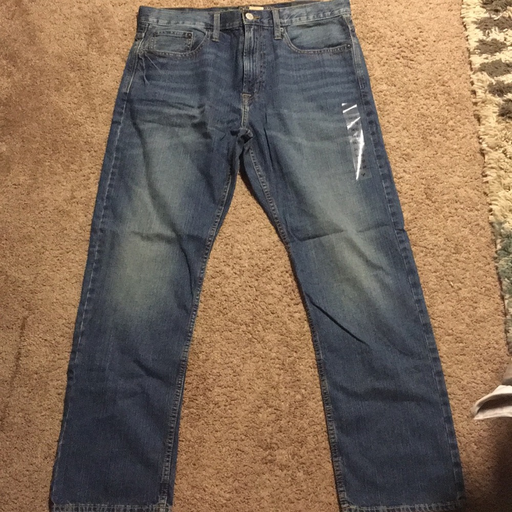 *NEVER BEEN WORN JEANS *